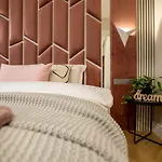 Stylish Ruby 1br - Old Town Urban Oasis * Bukarest