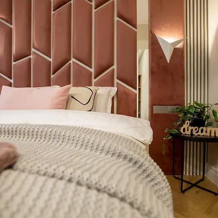 Stylish Ruby 1br - Old Town Urban Oasis * Бухарест