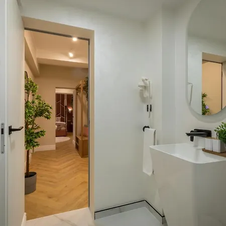 Stylish Ruby 1br - Old Town Urban Oasis Apartamento Bucarest