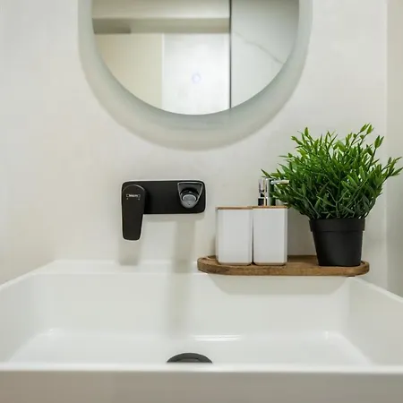 Stylish Ruby 1br - Old Town Urban Oasis Bucarest