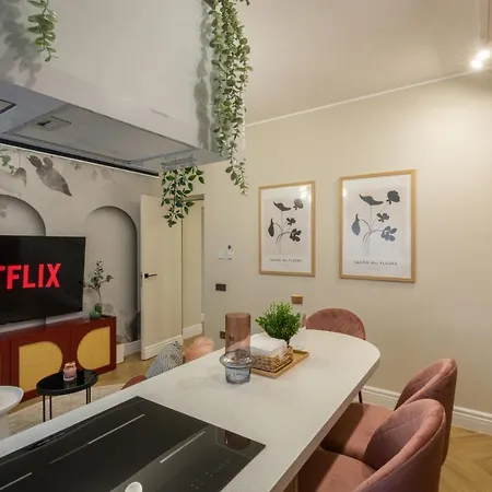 Apartamento Stylish Ruby 1br - Old Town Urban Oasis Bucarest