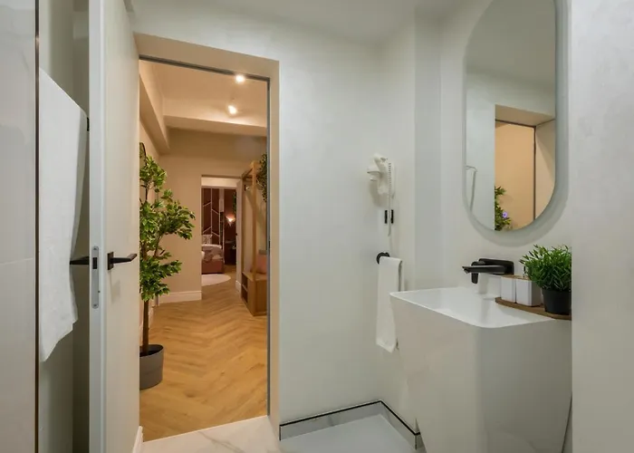 Stylish Ruby 1br - Old Town Urban Oasis Apartamento Bucareste