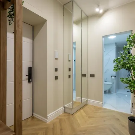 Apartament Stylish Ruby 1br - Old Town Urban Oasis
