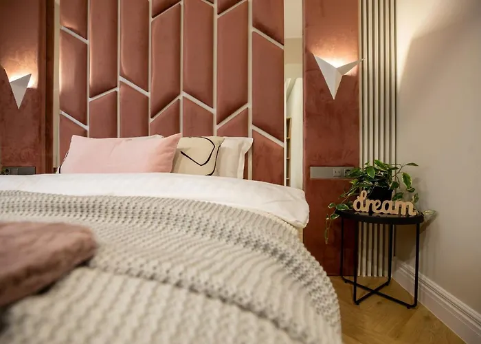 Stylish Ruby 1br - Old Town Urban Oasis * Bucarest