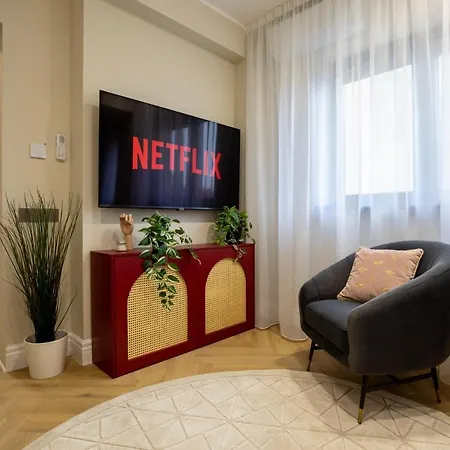 Апартаменти Stylish Ruby 1br - Old Town Urban Oasis