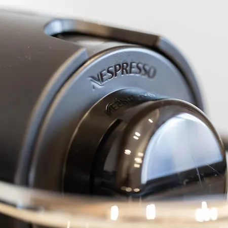 Stylish Ruby 1br - Old Town Urban Oasis Бухарест