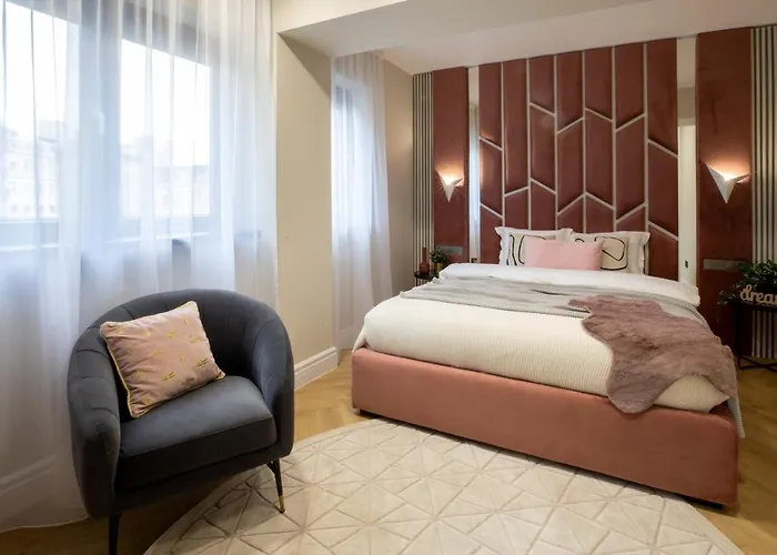 Stylish Ruby 1br - Old Town Urban Oasis Апартаменти Бухарест