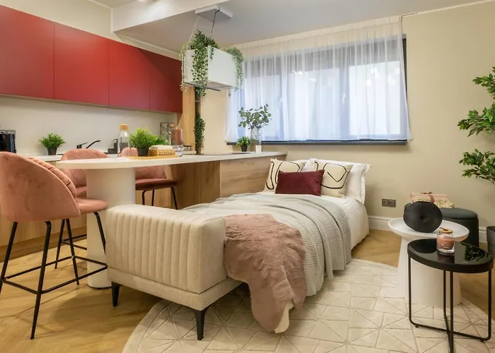 Stylish Ruby 1br - Old Town Urban Oasis Апартаменти Бухарест