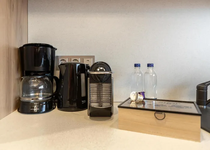 Stylish Ruby 1br - Old Town Urban Oasis Апартаменти